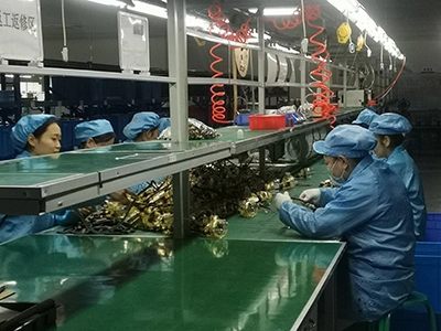 Línea de producción de recipientes para filtros de combustible